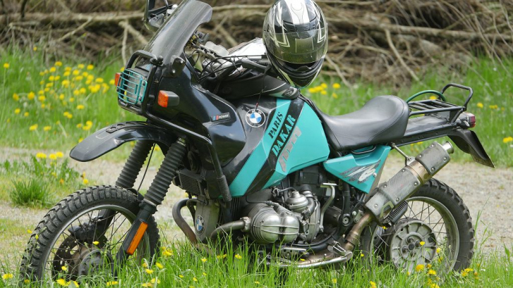 BMW-R100GS-in-Wiese-k.JPG